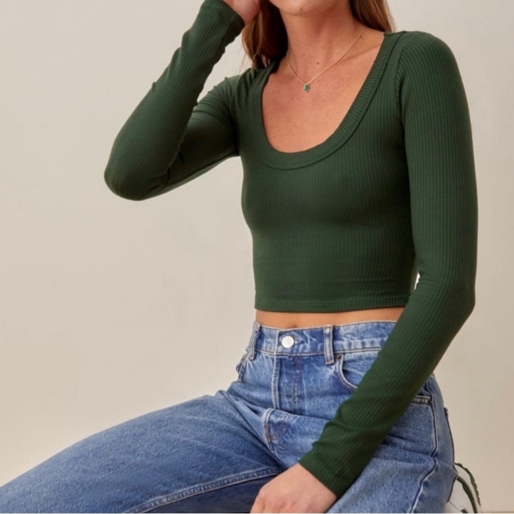 Knit long sleeve in forest green - Reformation size small